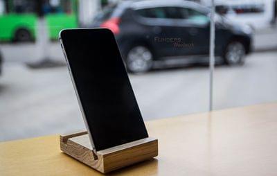 Stand for iPhone 6/7/8/X/11/Pro <Docky> Stands for Apple. Accessories for Apple