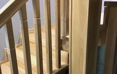 Oak staircase. Staircase to the second floor of the house. Manufacturing of stairs
