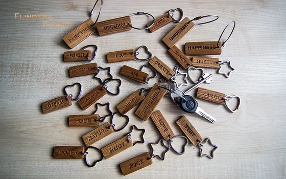 Wooden key ring for keys <DREAM> Engraving | Natural Pouch