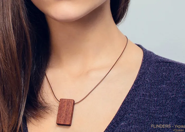 Pendant <Queen Energy> Eco Decoration | Red Wood